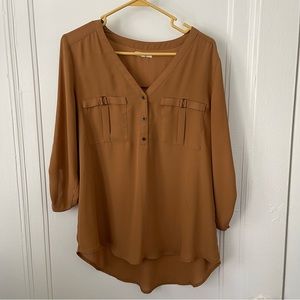 Maurice’s three-quarters sleeve dress shirt